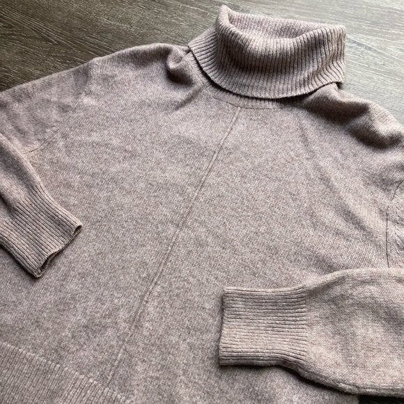 Rachel Zoe Brown Turtleneck Sweater Size Medium - Picture 2 of 4